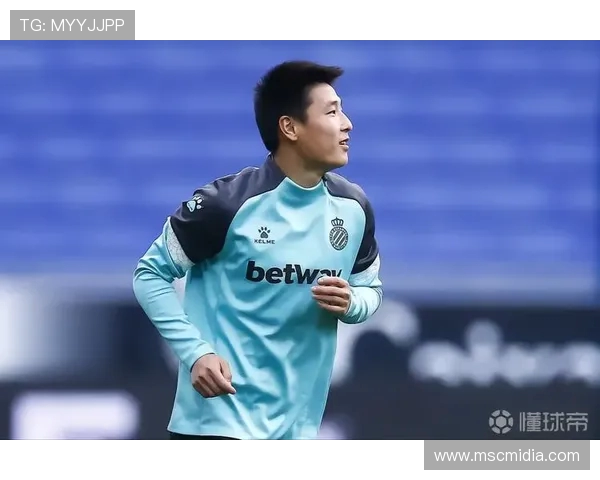 黄潜正式敲定阿尔瑙特纳斯转会协议 今晚启程前往西班牙体检 黄潜正式敲定阿尔瑙特纳斯转会协议 今晚启程前往西班牙体检